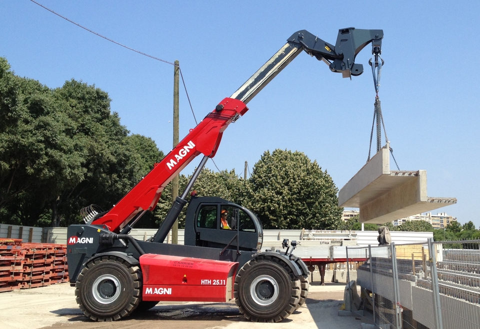 Telehandlers MAGNI HTH 24.11 with hook