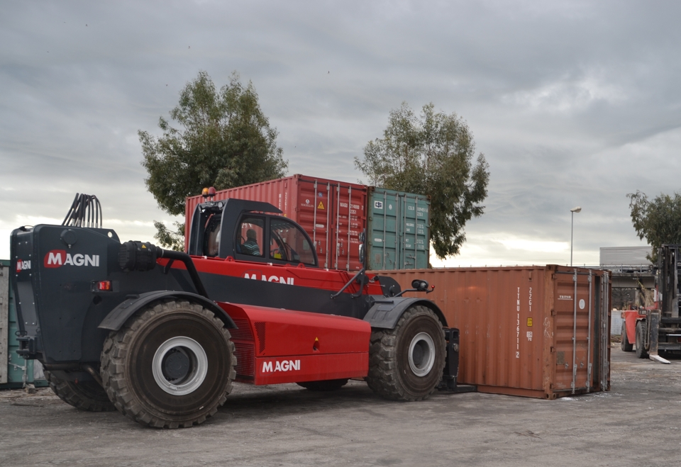 Telehandler MAGNI HTH 35.12 with forks for container
